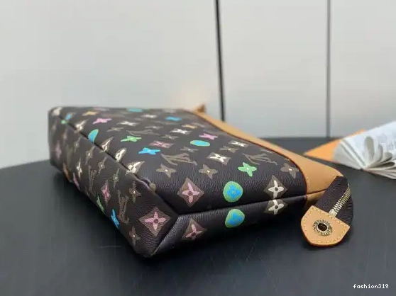 VOYAGE POCHETTE VUITTON SOUPLE-32*21*8CM LOUIS 0504